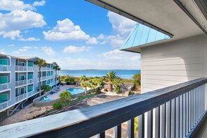 Property grounds - Savannah Beach & Racquet Club condo on North Beach 303B (Tybee Island)