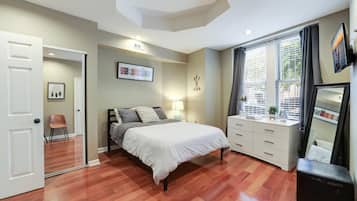 4 bedrooms, desk, iron/ironing board, free WiFi