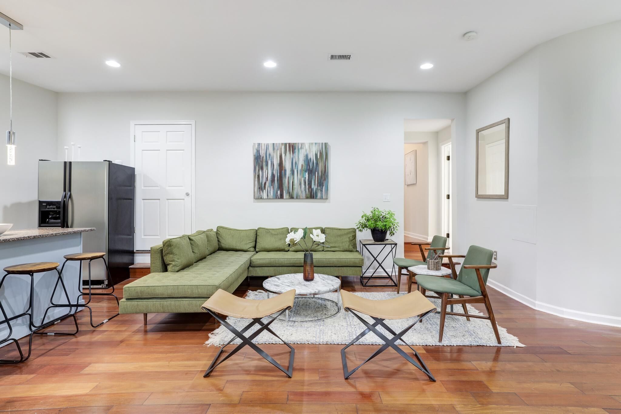 Smart TV, books, offices