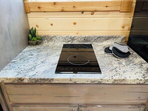 Interior - Knotty Bear tiny home 20 miles to West Yellowstone (Island Park)