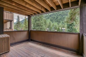 Property grounds - 4295 Columbine Dr #1 · Stylish Meets Mountain Cozy - East Vail Condo (Vail)