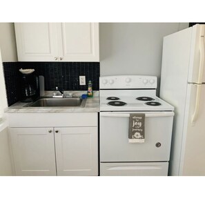 Microwave, oven, stovetop, coffee/tea maker