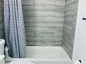 Dusche, Handtücher, Seife, Toilettenpapier