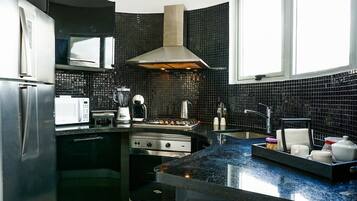 Fridge, microwave, oven, coffee/tea maker