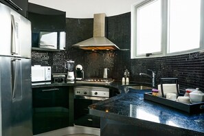Fridge, microwave, oven, coffee/tea maker