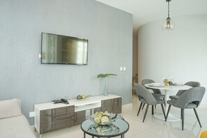 TV - Modern 1BR-WiFi-AC-View-Gym-BlueMall |Yellowkey (Santo Domingo)