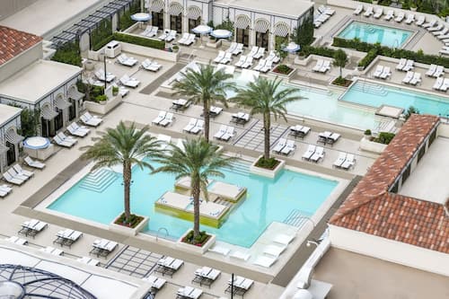 4 piscines extérieures, tentes de plage, chaises longues