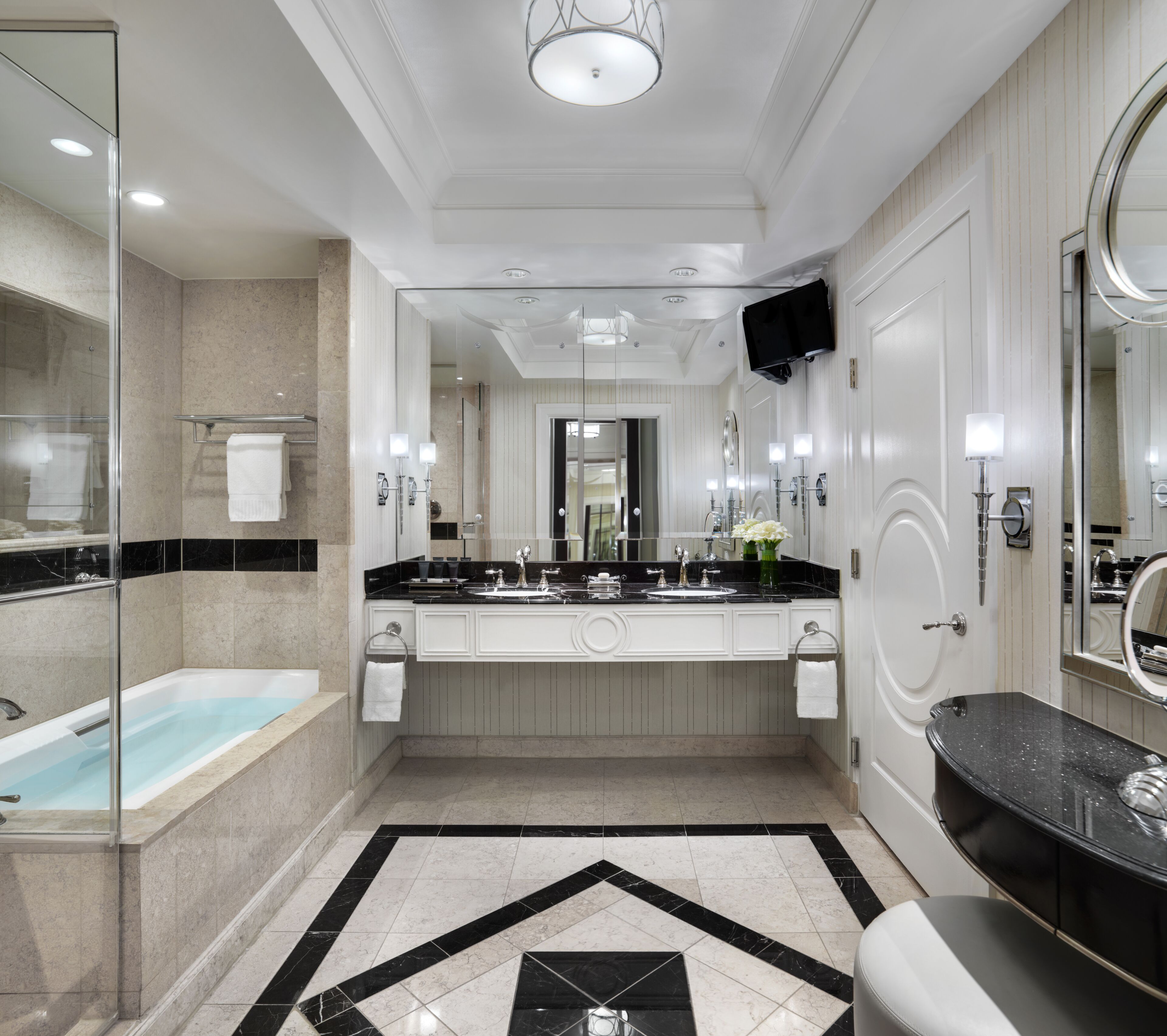 Separate bathtub and shower, deep-soaking bathtub, free toiletries