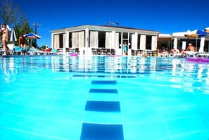 Outdoor pool - Admiral Hotel (Argassi)