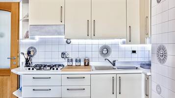 Réfrigérateur, four, plaque de cuisson, lave-vaisselle