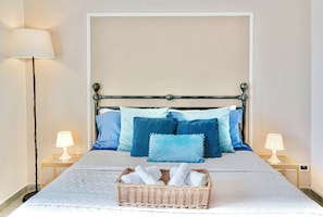 2 bedrooms, desk, iron/ironing board, travel cot - Classy 2BDR Apt. | Balconies, View & Free Parking (Torino)