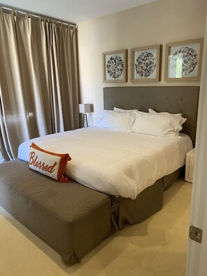 4 habitaciones, tabla de planchar con plancha y cuna de viaje 