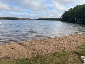 In Strandnähe, Liegestühle, Strandtücher