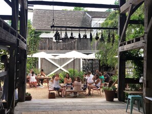 Outdoor dining - Enjoy Wine Country and Take Walks On Beautiful, Solitary beaches At Sunset (Southold)