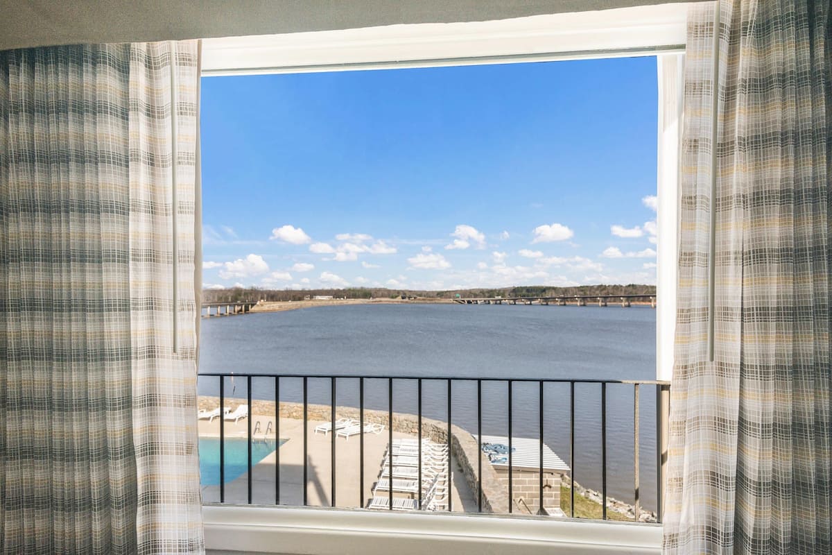 Down duvets, blackout curtains, iron/ironing board, free WiFi