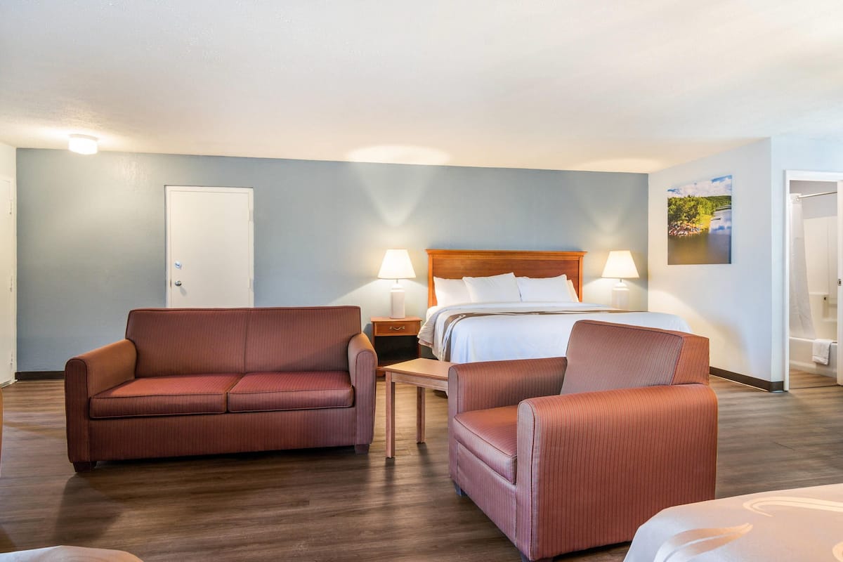 Suite, Non Smoking (1 King Bed, 2 Queen Beds) | Down duvets, blackout curtains, iron/ironing board, free WiFi