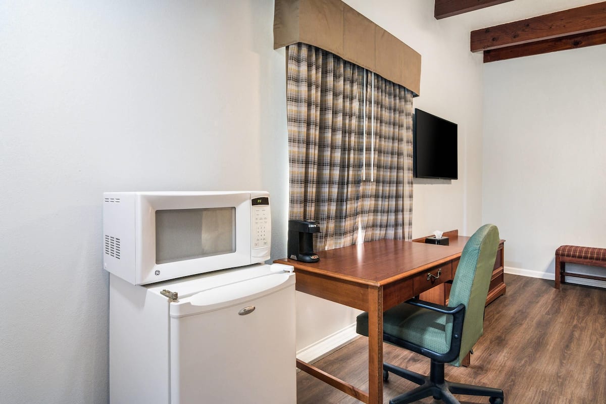 Down duvets, blackout curtains, iron/ironing board, free WiFi