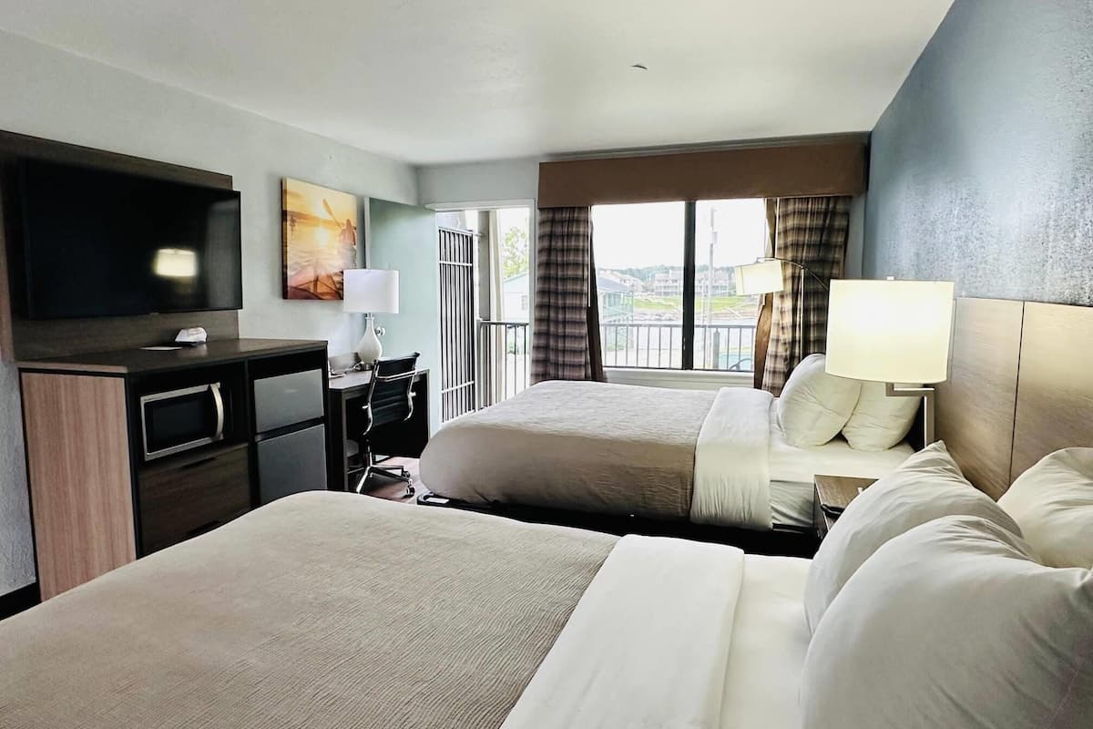 Room, 2 Queen Beds, Non Smoking, Lake View (Top Floor)