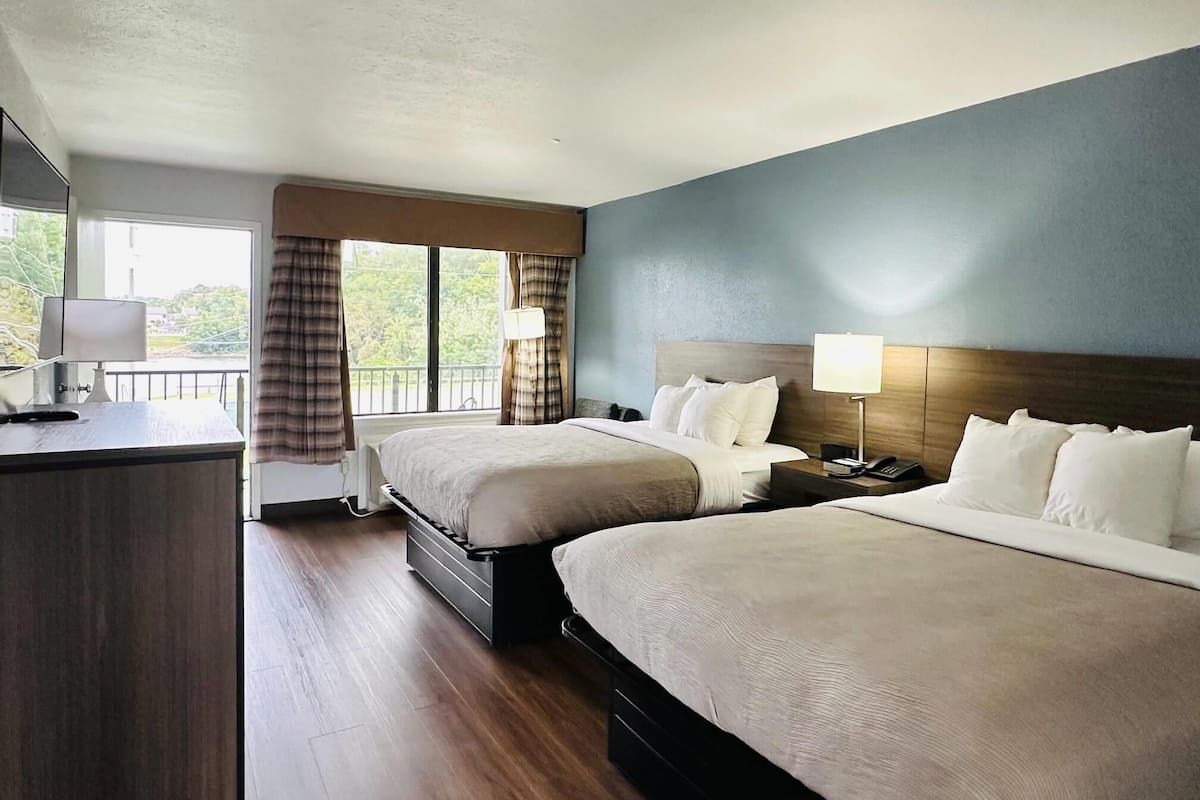 Room, 2 Queen Beds, Non Smoking (Lake Front, Top Floor)