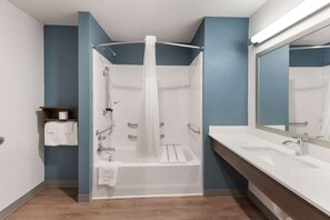 Room, 2 Queen Beds, Accessible, Non Smoking | Desk, laptop workspace, free WiFi, bed sheets - Woodspring Suites Dayton North (Dayton)