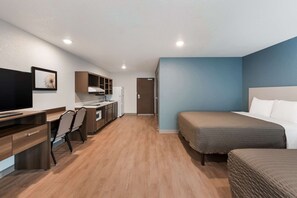 Room, 2 Queen Beds, Accessible, Non Smoking | Desk, laptop workspace, free WiFi, bed sheets - Woodspring Suites Dayton North (Dayton)