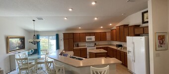 ESCAPE! to The Villages...Villa with Golf Car!