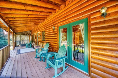 Troutmendous on the River - 3 BR, Hot Tub, Charcoal Grill, Screened Porch!