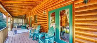 Troutmendous on the River - 3 BR, Hot Tub, Charcoal Grill, Screened Porch!