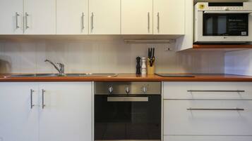 Fridge, microwave, oven, coffee/tea maker