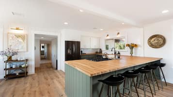 KĂŒhlschrank, Mikrowelle, Ofen, Herdplatte