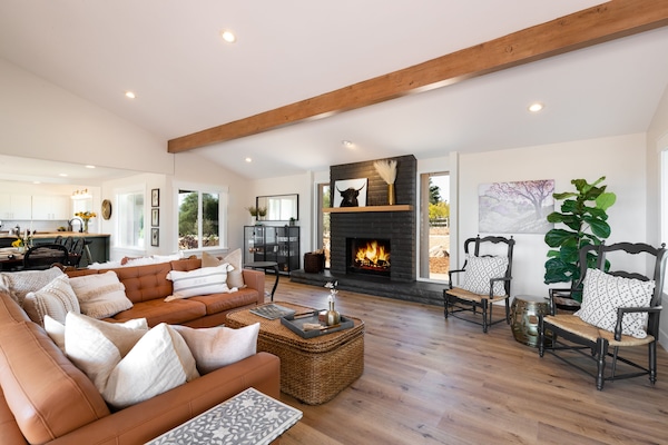 TV, fireplace, stereo