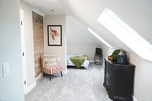 3 Schlafzimmer, Schreibtisch, Bügeleisen/Bügelbrett, Reisekinderbett