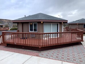 Exterior - Room with TWO Double-sized Beds, Pets OK with Additional Fee (Terrebonne)