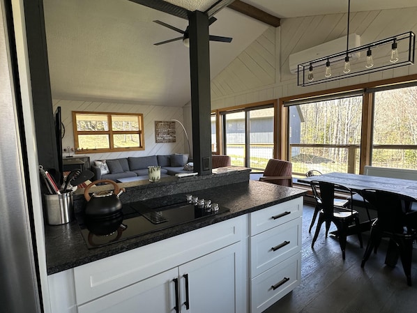 Fridge, microwave, oven, stovetop - Beautifully Renovated Seasonal Rental near Mount Snow (West Dover)