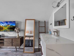 Interior - Timberline Lodge - Downtown Ellicottville - Room 301 (Ellicottville)