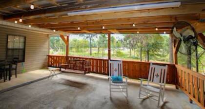 The Front Porch 2 BR 2Bath Sleeps 6 Toledo Bend Lake