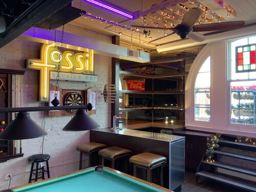 Pool table/Bar/Conference Room/w Balcony Loft in the Heart of Omaha’s Old Market
