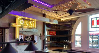 Pool table/Bar/Conference Room/w Balcony Loft in the Heart of Omaha’s Old Market