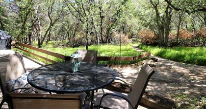 Relaxing house on 9 acres with 3 Bird Gardens & trails in amazing Ramsey Canyon.