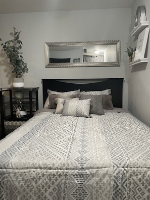 1 sovrum, skrivbord, strykjärn/strykbräda och gratis wi-fi