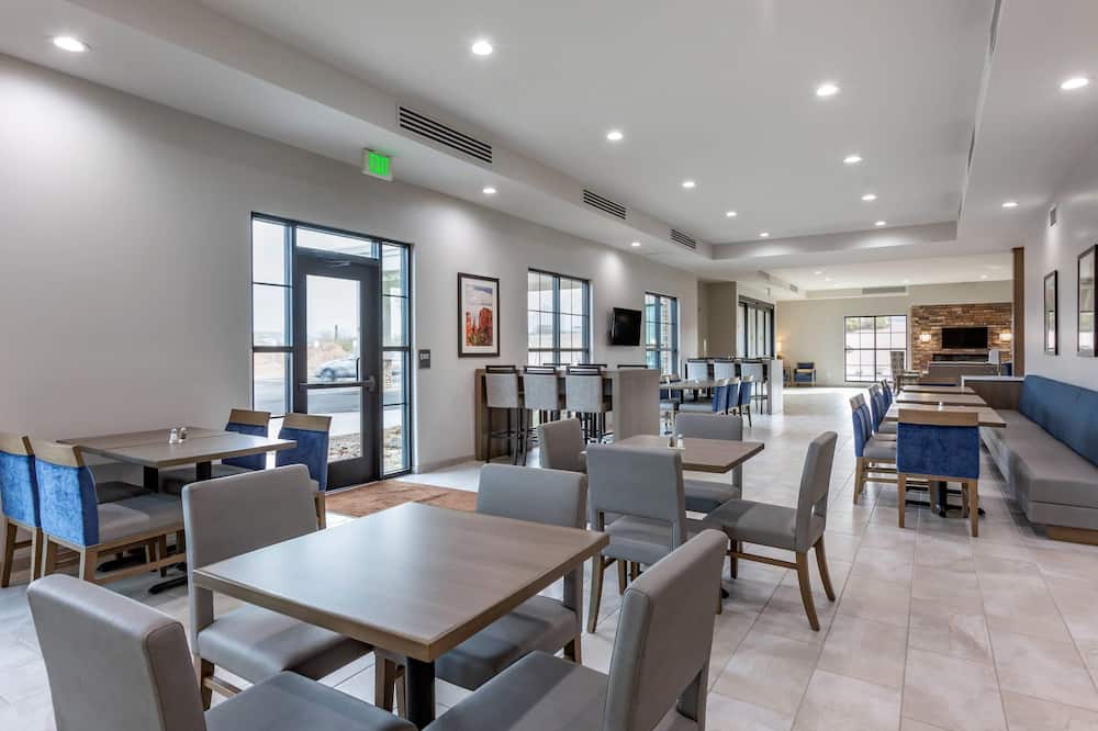 Comfort Suites Scottsdale Talking Stick Entertainment District