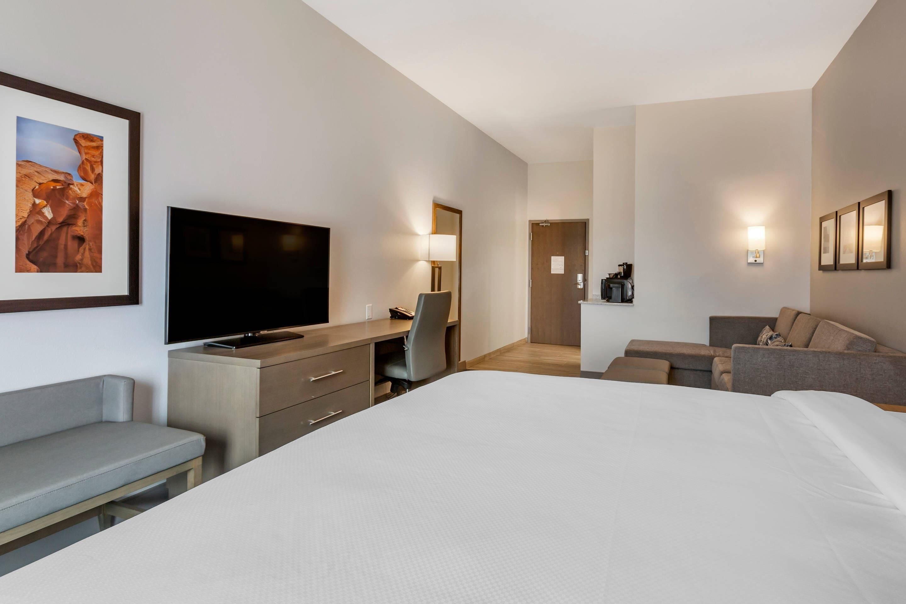 1 king bed, 1 room suite, sofabed | premium bedding, pillow-top beds, desk, laptop workspace