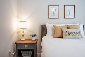 3 habitaciones, tabla de planchar con plancha, wifi y ropa de cama 