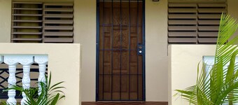 Your Vacation Villa - Minutes away from the beach!