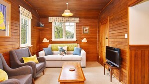 TV - Otahuna Hideaway-Secluded and private 1 bedroom cottage (Christchurch)