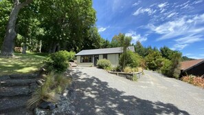 Exterior - Otahuna Hideaway-Secluded and private 1 bedroom cottage (Christchurch)