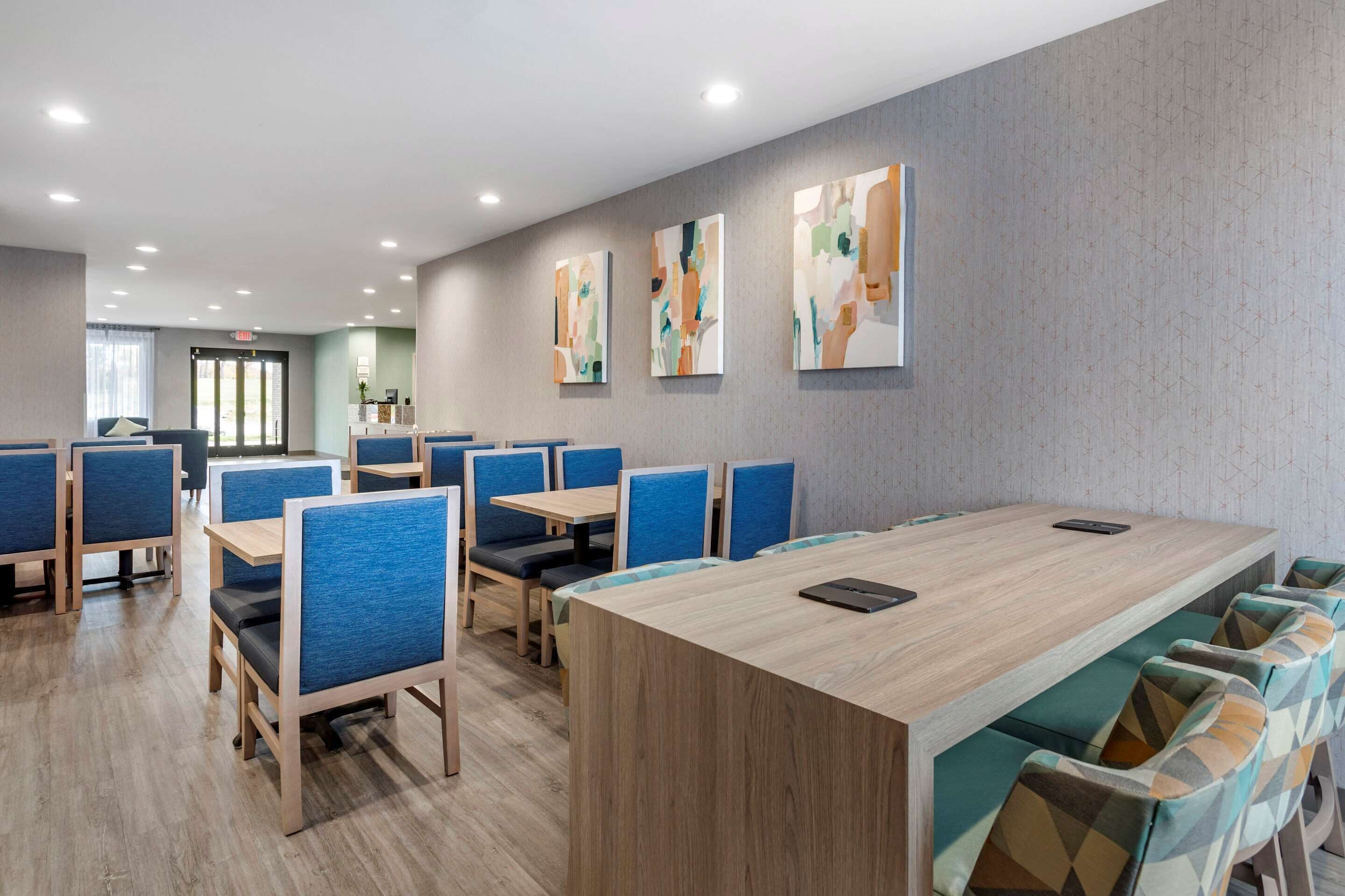 free daily continental breakfast