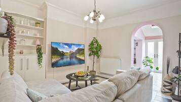 House, Private Bathroom | Lounge