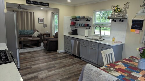 Adorable Fully Remodeled Home Walk To The Beach