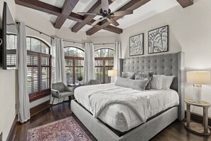 5 bedrooms, iron/ironing board, WiFi, bed sheets